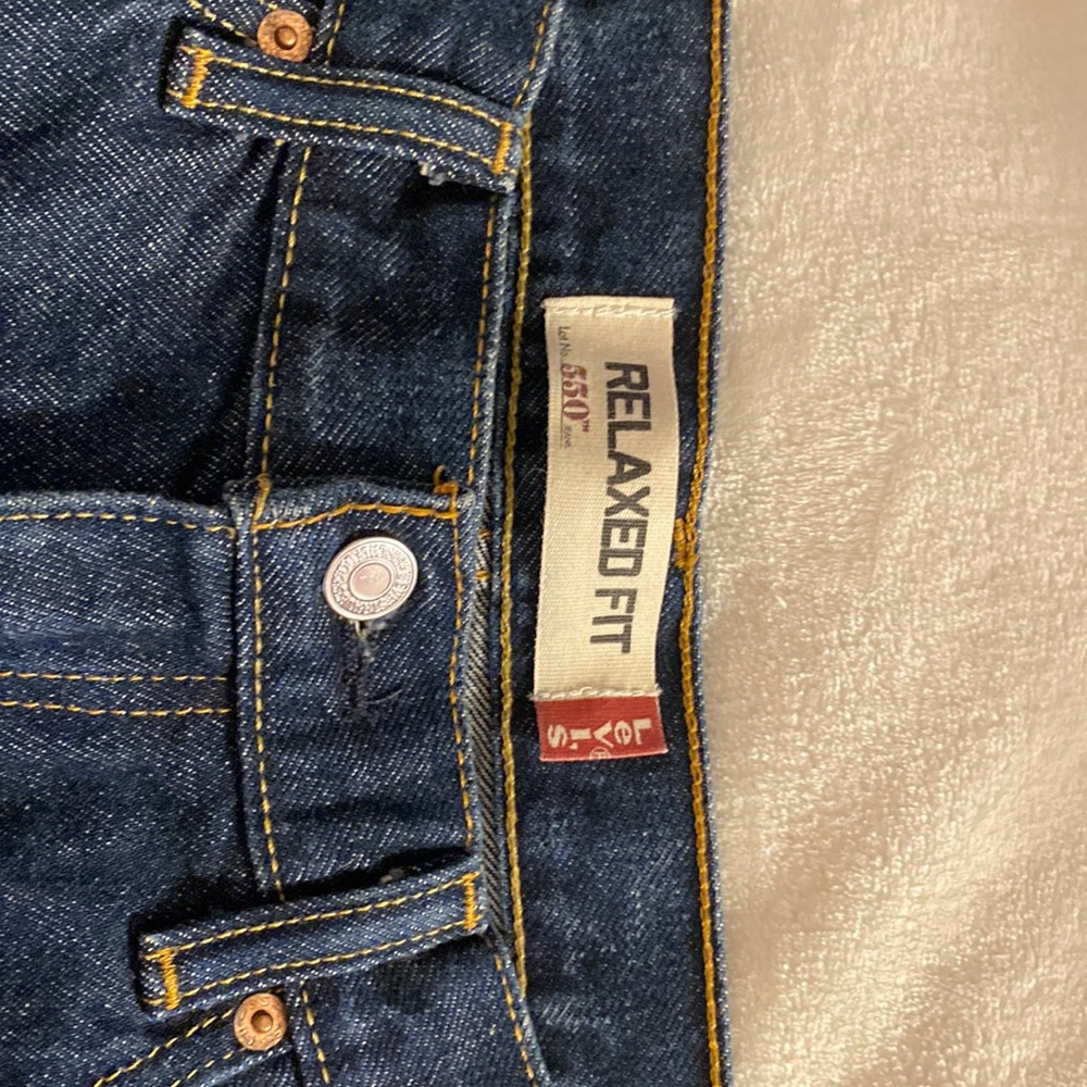 Men’s Levi’s relaxed fit 550 dark wash size 36 X 34.